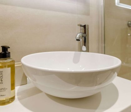 Shaven Cottage Bathroom - StayCotswold