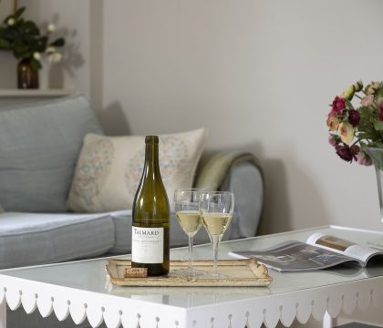 Orchard Cottage Sitting/Dining Room - StayCotswold