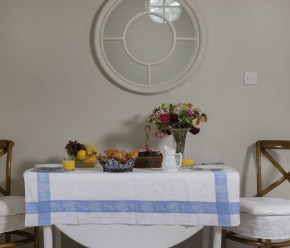 Orchard Cottage Dining/Sitting Room - StayCotswold
