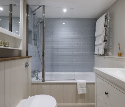 Orchard Cottage Bathroom - StayCotswold