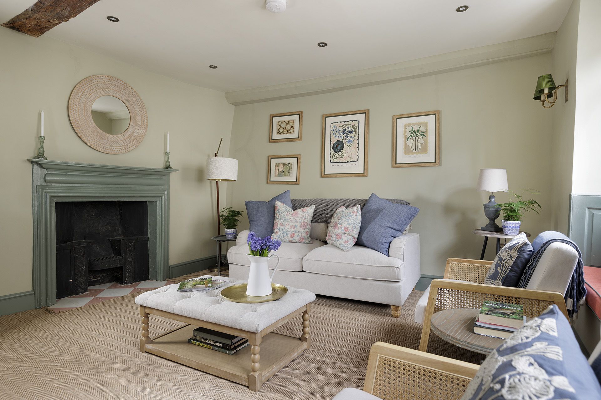 Cowley House, 6 Bed Dog Friendly Collection of Apartments in Cirencester