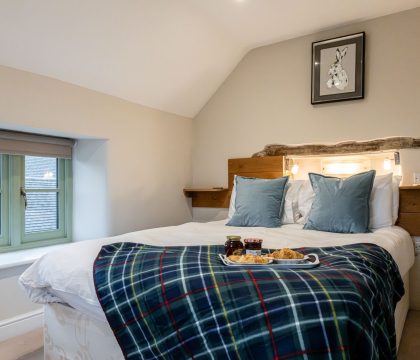 Evenlode Cottage Master Bedroom - StayCotswold
