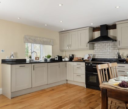 Sun Cottage Kitchen - StayCotswold