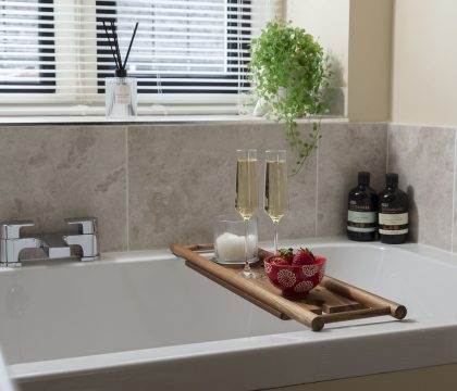 Sun Cottage Master Bedroom Ensuite - StayCotswold