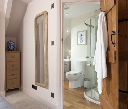Sun Cottage Bedroom 2 Ensuite - StayCotswold