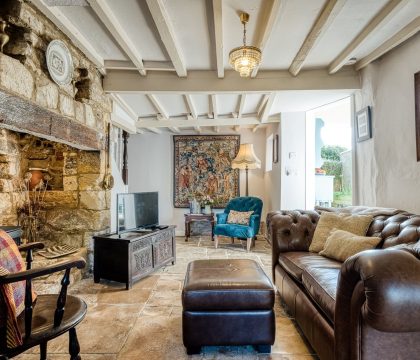 Pyatt's Pad Sitting Room - StayCotswold