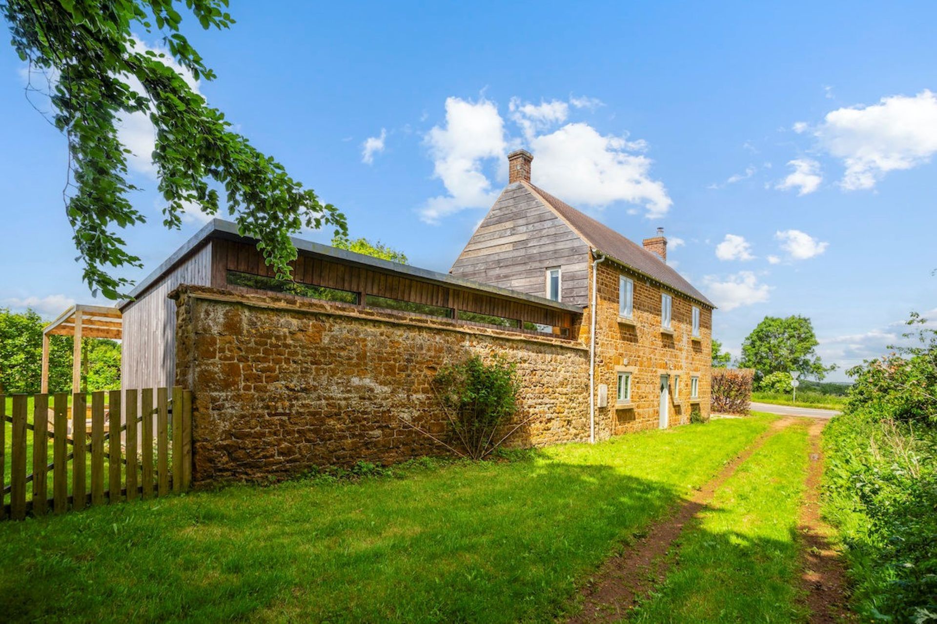 The Artist's House, 3 Bed Dog Friendly Cotswold Cottage near Great Tew
