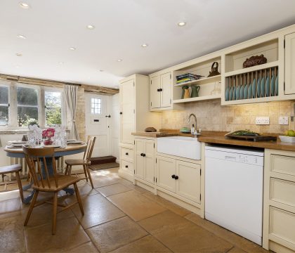 Primrose Cottage Kitchen/Dining Area - StayCotswold