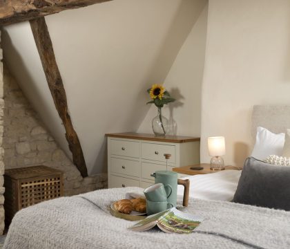 Primrose Cottage Primary Bedroom - StayCotswold