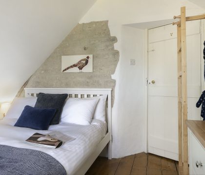 Primrose Cottage Bedroom 3 - StayCotswold