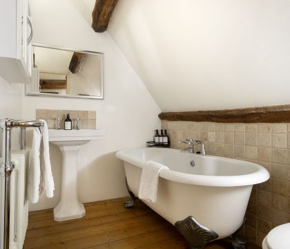 Primrose Cottage Bathroom - StayCotswold