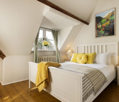 Primrose Cottage Bedroom 2 - StayCotswold