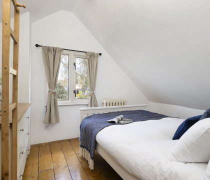Primrose Cottage Bedroom 3 - StayCotswold