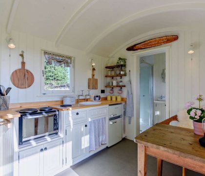 Aurora Shephards Hut Kitchen - StayCotswold