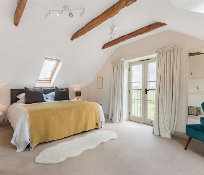 The Stables Bedroom - StayCotswold