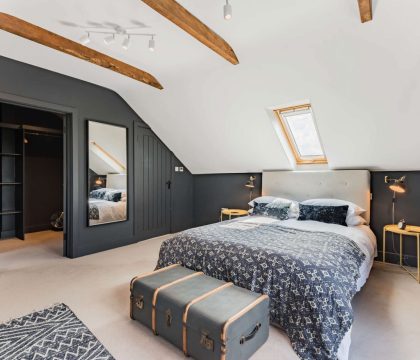 The Stables Bedroom - StayCotswold