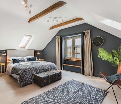 The Stables Bedroom - StayCotswold
