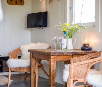 Vespers Dining Area - StayCotswold