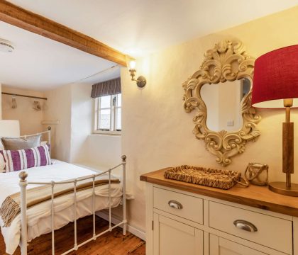 The Cotswold Guy Apartment Double Bedroom - StayCotswold