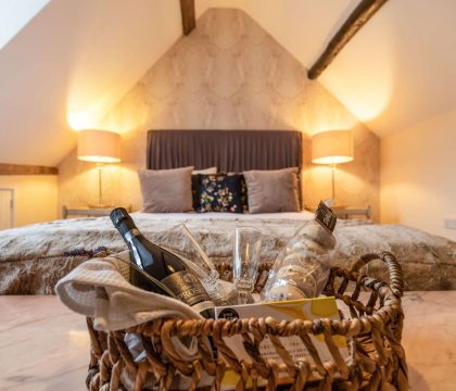 The Cotswold Guy Apartment Double Bedroom - StayCotswold