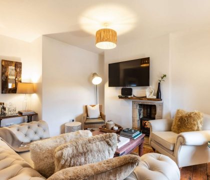 The Cotswold Guy Apartment Lounge - StayCotswold