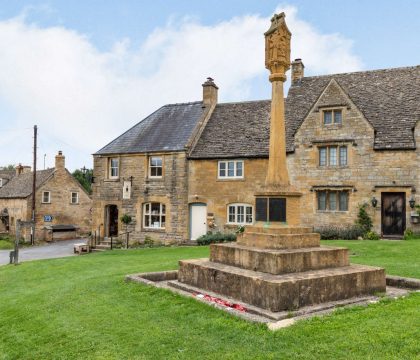 The Cotswold Guy Apartment Village - StayCotswold