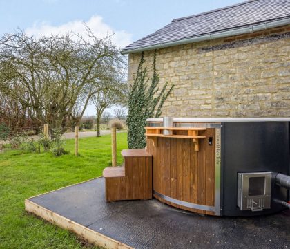 Ivy Cottage Hot Tub - StayCotswold