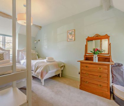 Wren Cottage Bedroom 2 - StayCotswold