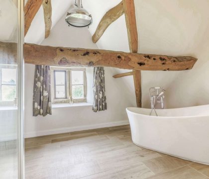 The Old Farmhouse Bathroom - StayCotswold