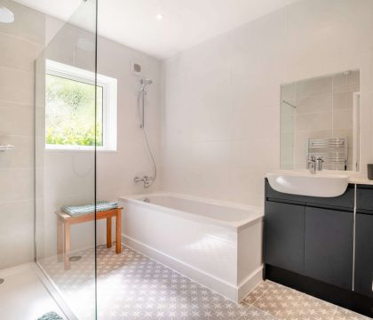 The Coach House Family Bathroom - StayCotswold
