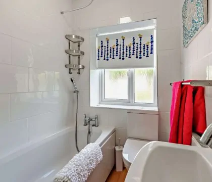Tukes Cottage Bathroom - StayCotswold
