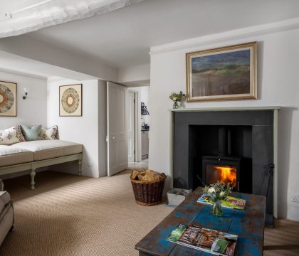 Woodman Cottage Snug - StayCotswold