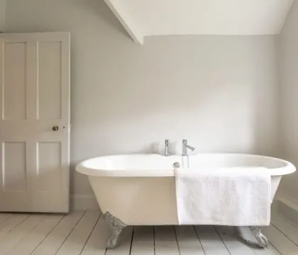 Yew Tree Cottage Family Bathroom - StayCotswold