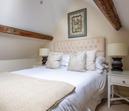 The Hayloft Master Bedroom - StayCotswold