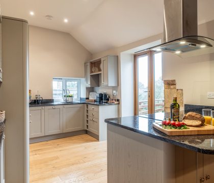 Topside Kitchen - StayCotswold