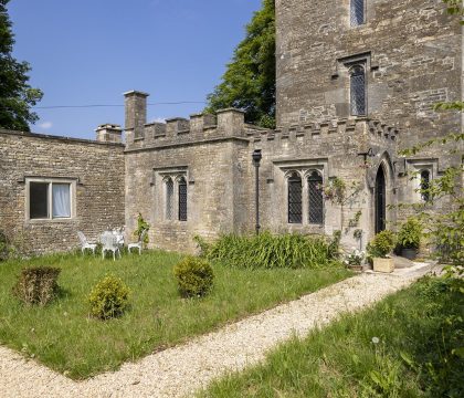 The Gatehouse Garden - StayCotswold