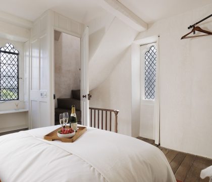 The Gatehouse Bedroom - StayCotswold