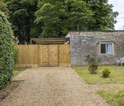 The Gatehouse Garden & Parking - StayCotswold