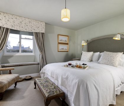 Whistlers Corner Bedroom - StayCotswold