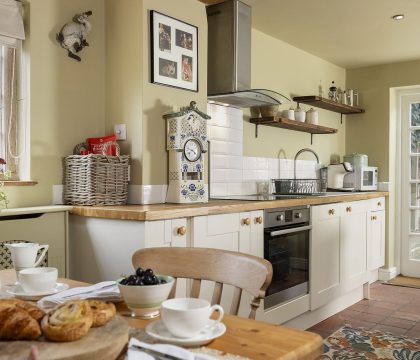 Whistlers Corner Kitchen - StayCotswold