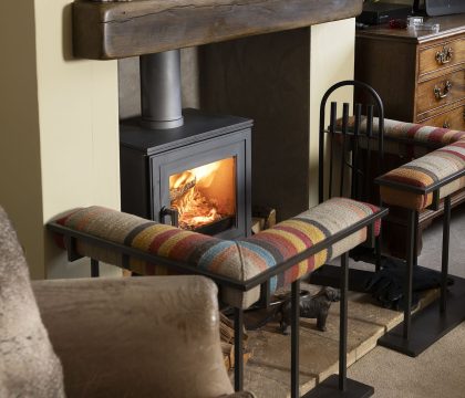 Whistlers Corner Sitting Room - StayCotswold