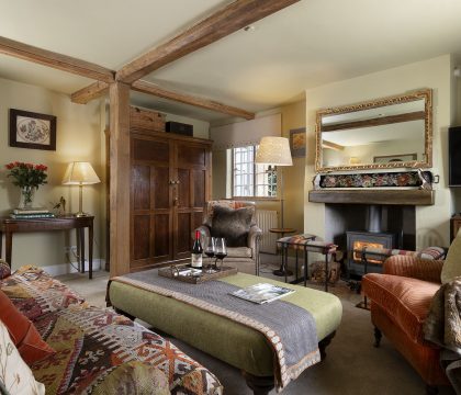 Whistlers Corner Sitting Room - StayCotswold