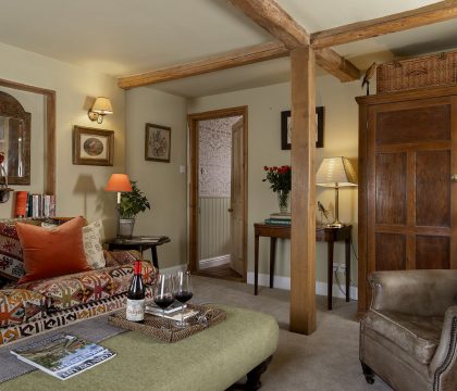 Whistlers Corner Sitting Room - StayCotswold