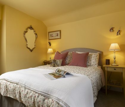 Whistlers Corner Master Bedroom - StayCotswold