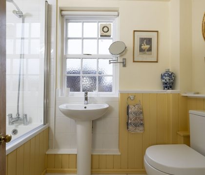 Whistlers Corner Master Bedroom Ensuite - StayCotswold