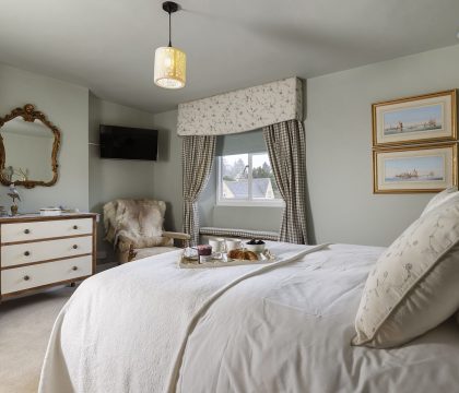 Whistlers Corner Bedroom 2 - StayCotswold