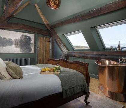 The Old Forge Master Bedroom - StayCotswold