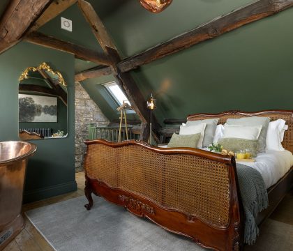 The Old Forge Master Bedroom - StayCotswold