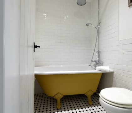 Royal Oak Cottage Bathroom - StayCotswold
