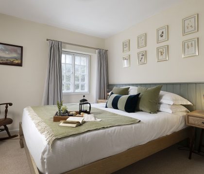 Royal Oak Cottage Bedroom 2 - StayCotswold